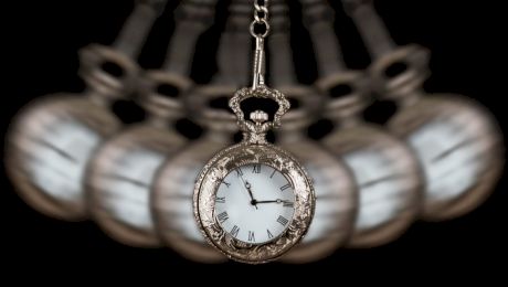 Ce este hipnoza și ce se întâmplă în mintea oamenilor atunci când sunt hipnotizați