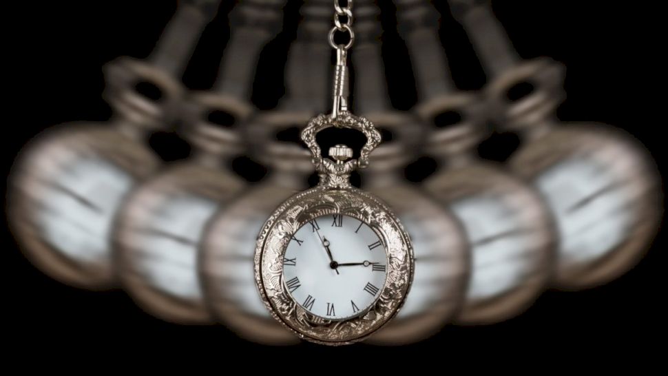 Ce este hipnoza și ce se întâmplă în mintea oamenilor atunci când sunt hipnotizați