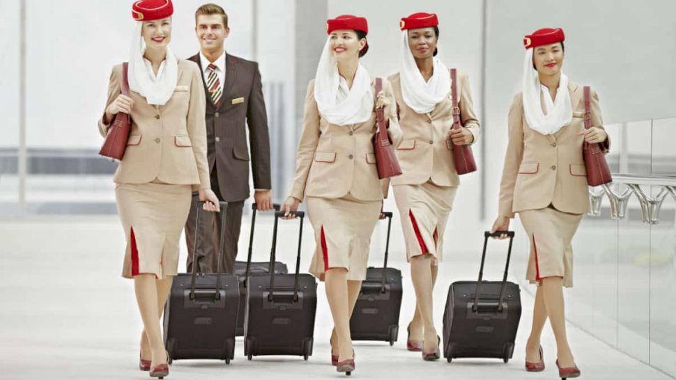 Câți bani câștigă o stewardesă la companiile de low cost vs. cele de linie