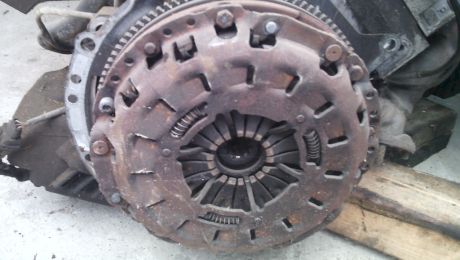 Care sunt primele indicii că te lasă ambreiajul. Iată la ce trebuie să fii atent