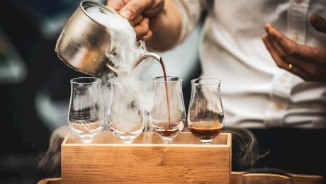 Cât costă cea mai scumpă cafea din lume și unde. O poți bea inclusiv în România