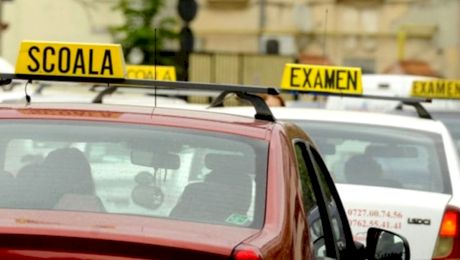 Cât costă școala de șoferi în funcție de tipul și categoria vehiculului