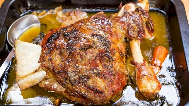 Rețetă de friptură de miel. Așa iese fragedă și gustoasă din cuptor