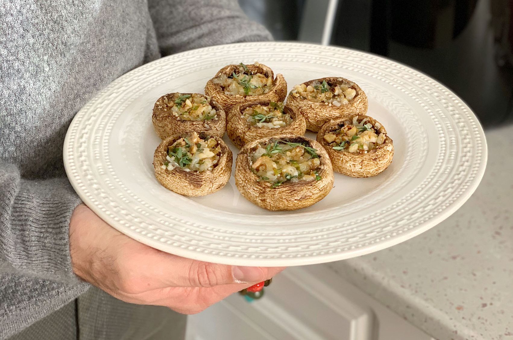 Ciuperci cu brânză și nuci (Sursă foto: tastebazaar.ro)