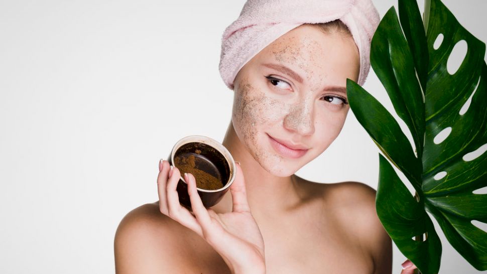 Cum se face, de fapt, mască de față cu ulei de cocos și cafea