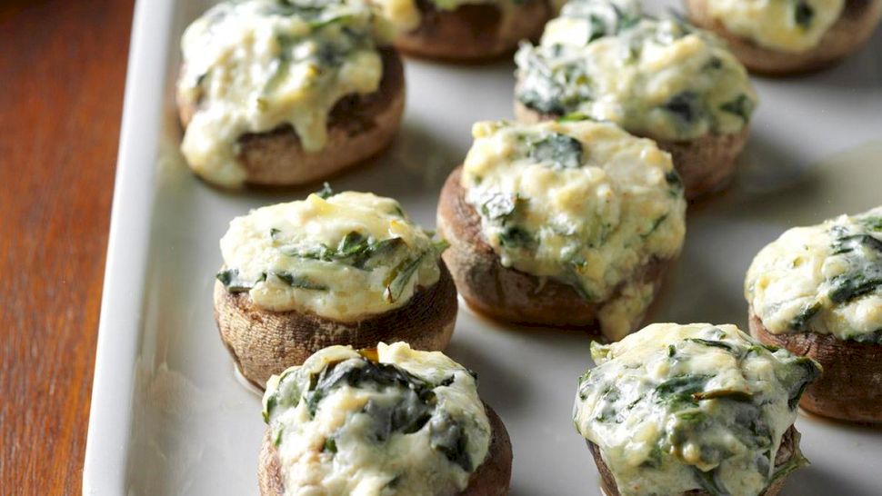 Trei rețete de ciuperci umplute. De la mozzarella, la legume și usturoi
