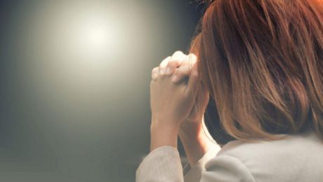 3 rugăciuni de seară pe care să le spui înainte de culcare. De ce sunt importante rugăciunile de seară