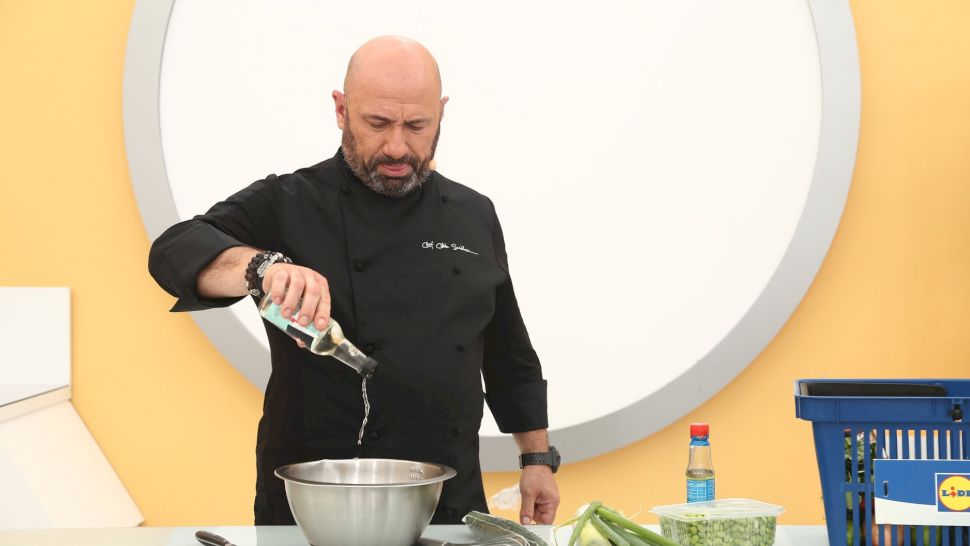 Cum arăta Cătălin Scărlătescu în tinerețe. Era slab și avea părul lung. L-ai fi recunoscut?
