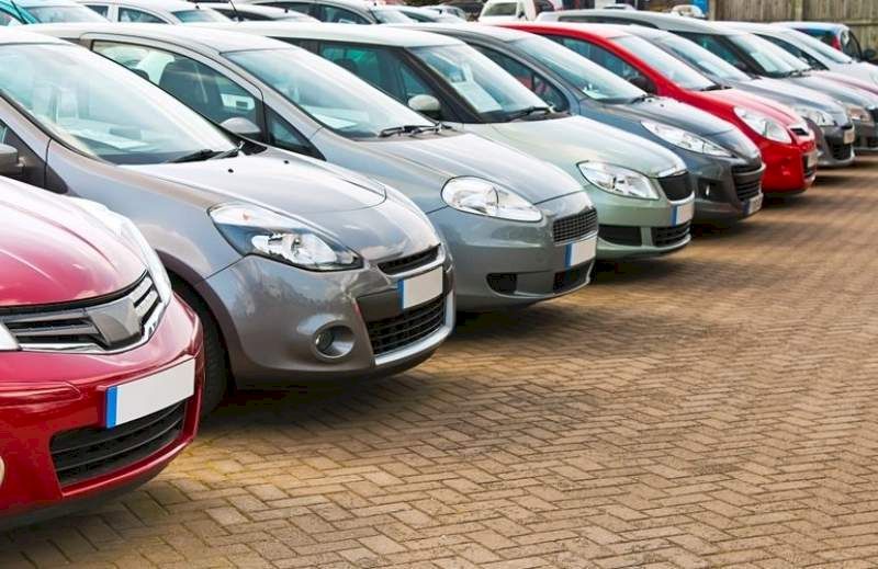 ANAF scoate la licitație mașini la preț de chilipir. Îți cumperi un VW Golf cu 600 de lei