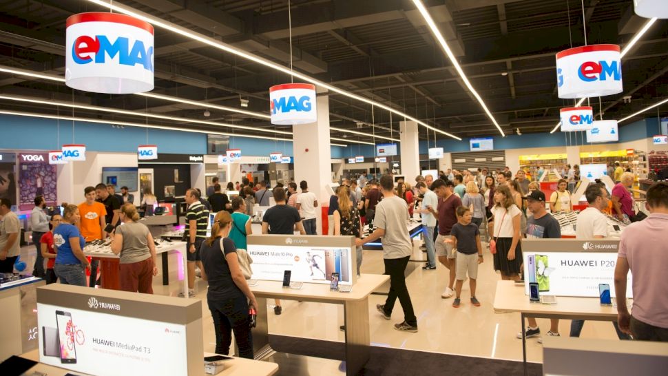 Program eMag de sărbători. Orarul showroom-urilor. Când se închid acestea