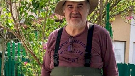 Florin Călinescu s-a mutat la țară: „Am 83 de găini, 5 porci şi 42 de bibilici”
