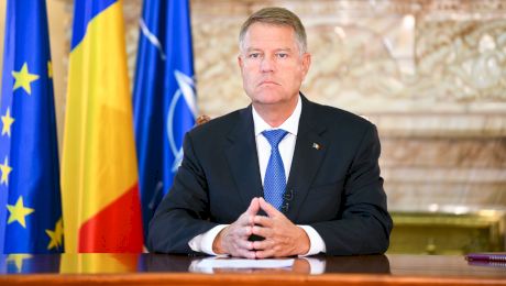 Klaus Iohannis a promulgat legea care permite reducerea la jumătate a timpulul de lucru și a salariilor angajaților