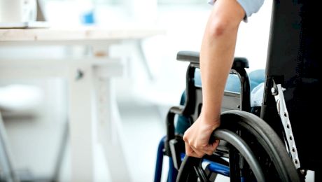 Ajutor pentru persoanele cu handicap: câți bani se dau și cum depui actele