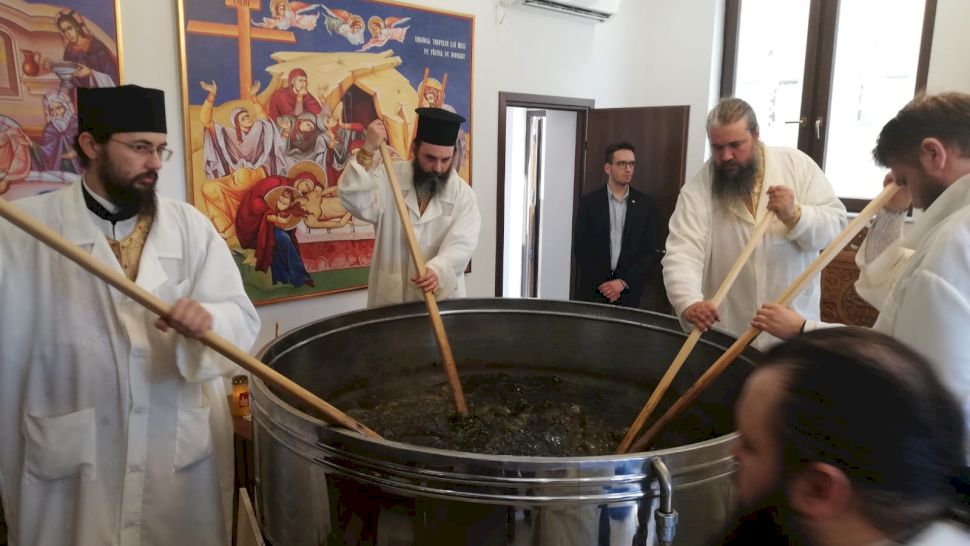 Din ce este făcut mirul de la biserică. Ce ingrediente folosesc preoții