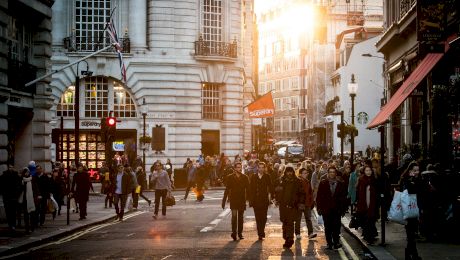 La ce oră se închid magazinele astăzi, 30 aprilie în București. Programul din Vinerea Mare