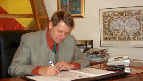 Cum era Klaus Iohannis ca profesor. O fostă elevă rupe tăcerea: „Un om sobru, autoritar”