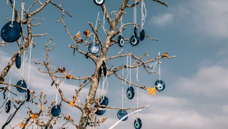 De ce poartă toate femeile din Turcia bijuterii formate din talismanul ”Ochiul Rău”