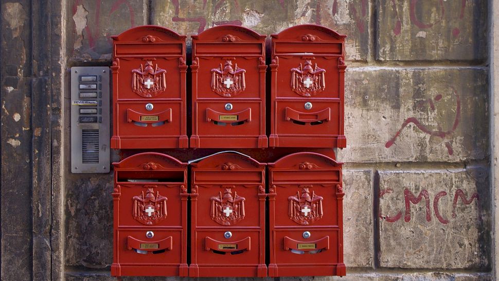 Angajare la Poșta Română. Unde se depune CV-ul, ce salarii există și care este procesul de angajare