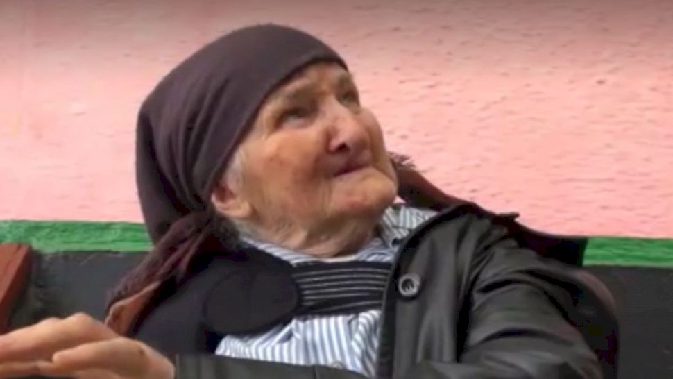 Bătrână de 82 de ani, aruncată în fântână de fiul ei