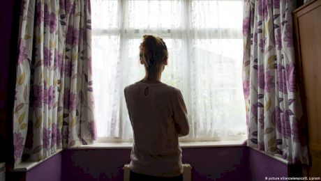 Mărturia cutremurătoare a unei supraviețuitoare a traficului de persoane: „M-am trezit în cameră, în pat”