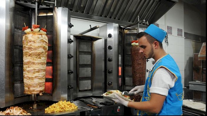 Ce salariu are un shaormar supervizor la restaurantele Calif