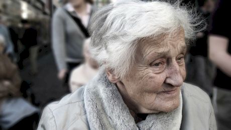 Tabel vârstă pensionare anticipată la femei. Când te poți pensiona și câți bani poți lua
