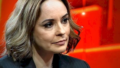 Andreea Marin a fost luată cu ambulanța de pe stradă. S-a întâmplat la filmările emisiunii „Nu există nu se poate” de la TVR