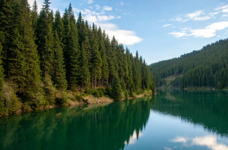 Lacul Scropoasa din Munții Bucegi