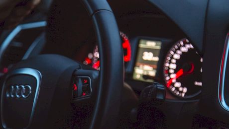 Martori auto Audi. Ce indică, de fapt, fiecare beculeț și ce trebuie să faci