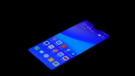 Cum instalezi rapid și ușor Google Play Store pe telefoanele Huawei. Trebuie să apeși un singur buton