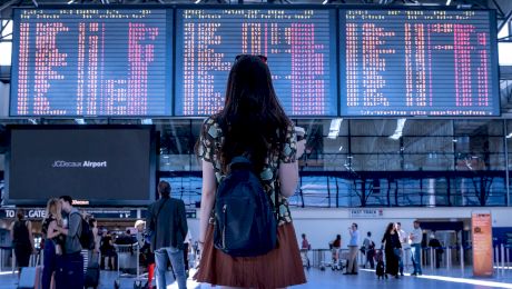 Ce salarii au angajații aeroportului Otopeni. Cât câștigă controlorii de trafic aerian și cât iau femeile de la salubritate