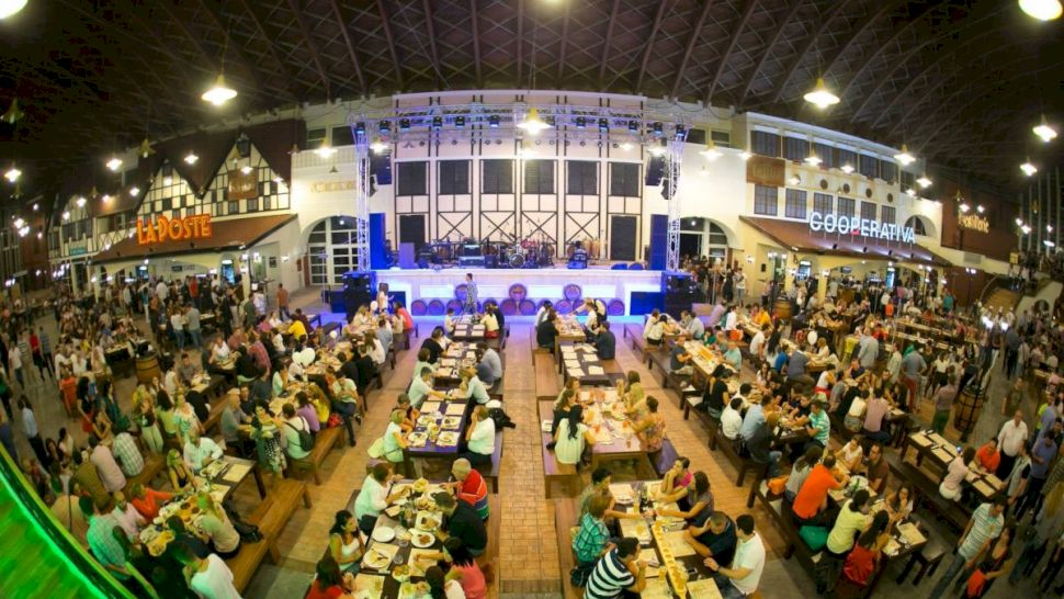 Ce salarii au angajații de la Berăria H. Cât ia un bucătar, un ospătar sau un grataragiu