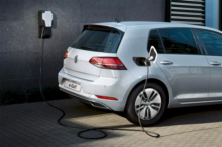 Care este autoturismul electric cu cea mai rapida incarcare: Nissan Leaf, Renault Zoe sau Volkswagen e-Golf?