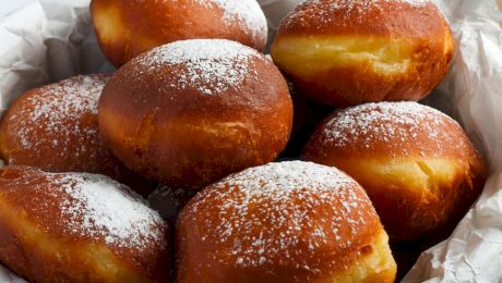 Gogoși pufoase. Cât trebuie să ții aluatul la dospit ca să-ți iasă gogoșile pufoase