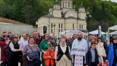 Mănăstirea Izbuc. De ce e bine să mergi acolo și ce poți face. Program, cazare