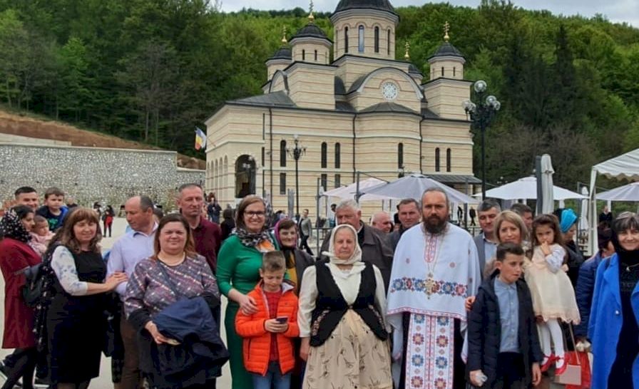 Mănăstirea Izbuc. De ce e bine să mergi acolo și ce poți face. Program, cazare