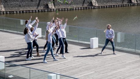 5 idei pentru petrecerea burlacilor și burlăcițelor. Cum să organizezi petrecerea perfectă