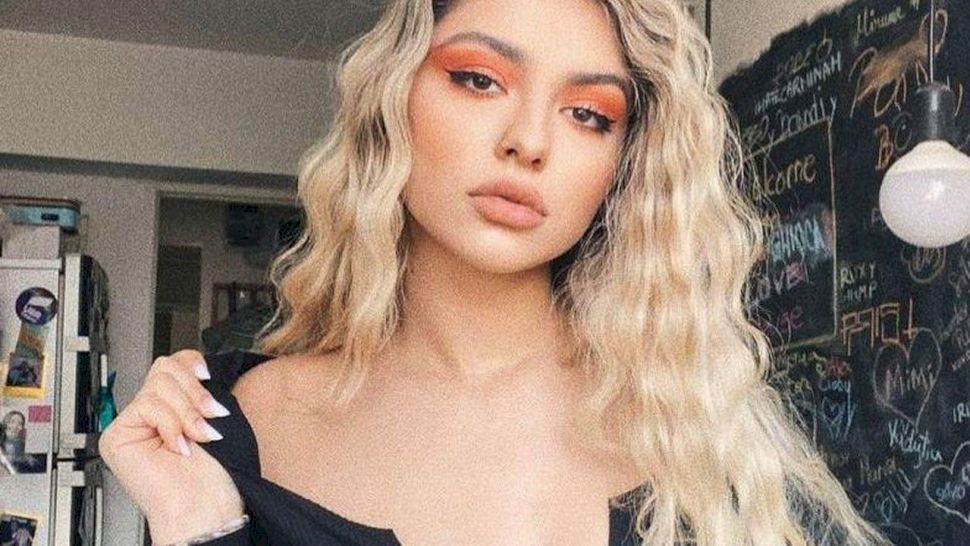 Irina Deaconescu: CV, vârstă, înălțime, familie, biografie, venituri din Youtube si Tik Tok