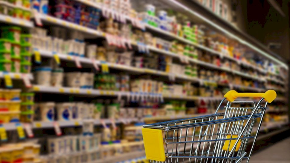 Alimentul banal care se evaporă de pe piața din România. S-a scumpit și producătorii îl tot ”lungesc”