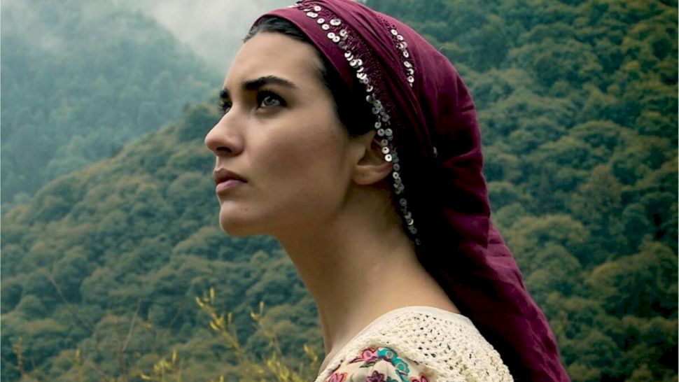 Tuba Büyüküstün: CV, vârstă, înălțime, familie, biografie, seriale și filme turcești