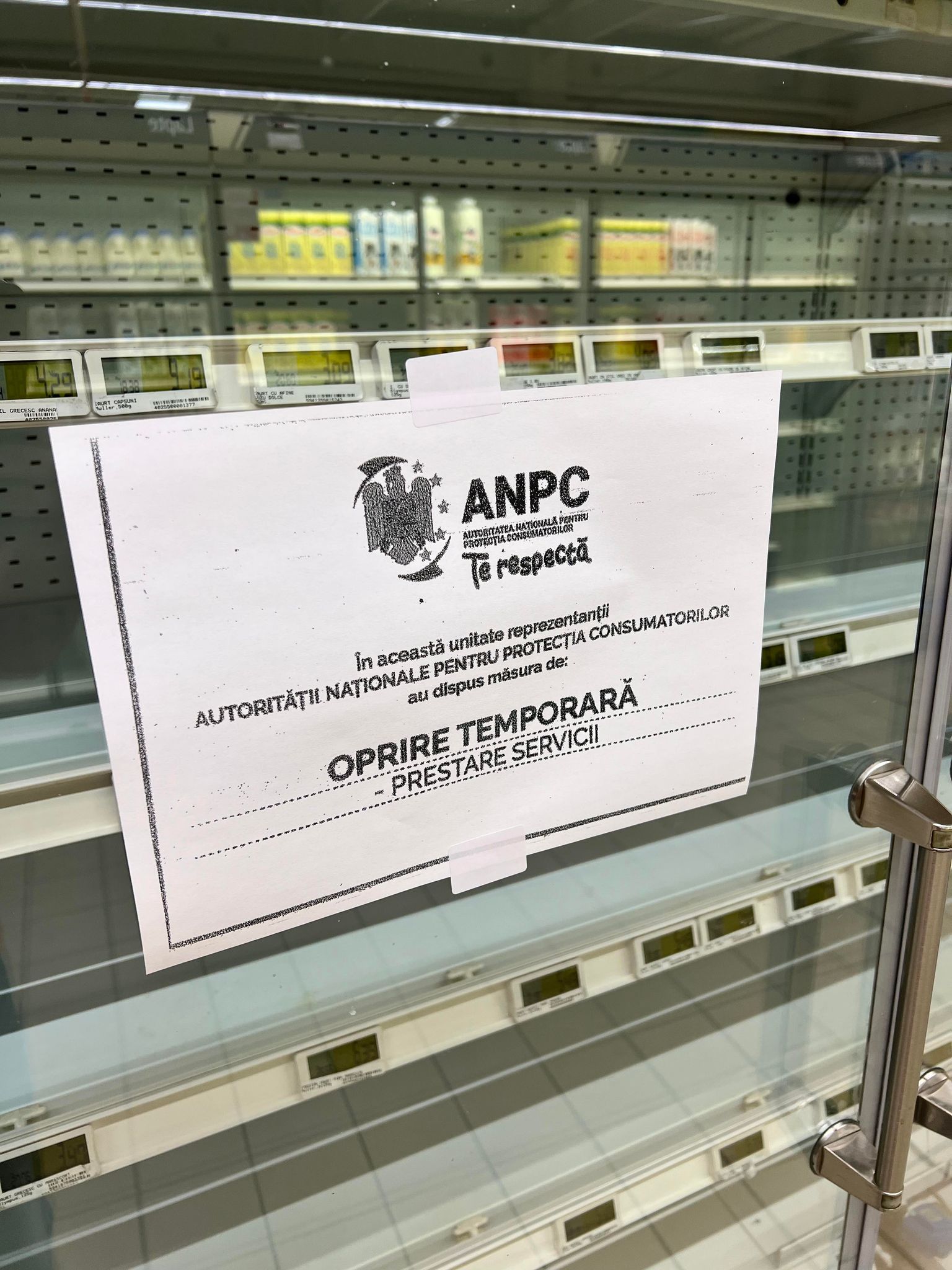 Mesajul afişat la raionul de lactate în Cora Alexandriei