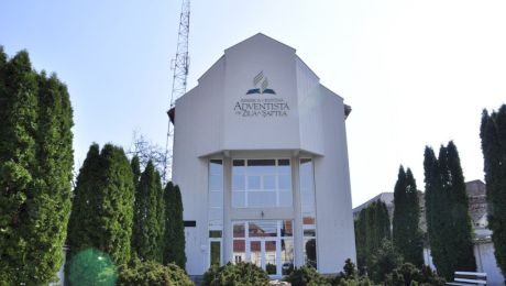 Drept la replica al Bisericii Adventiste de Ziua a Șaptea din România