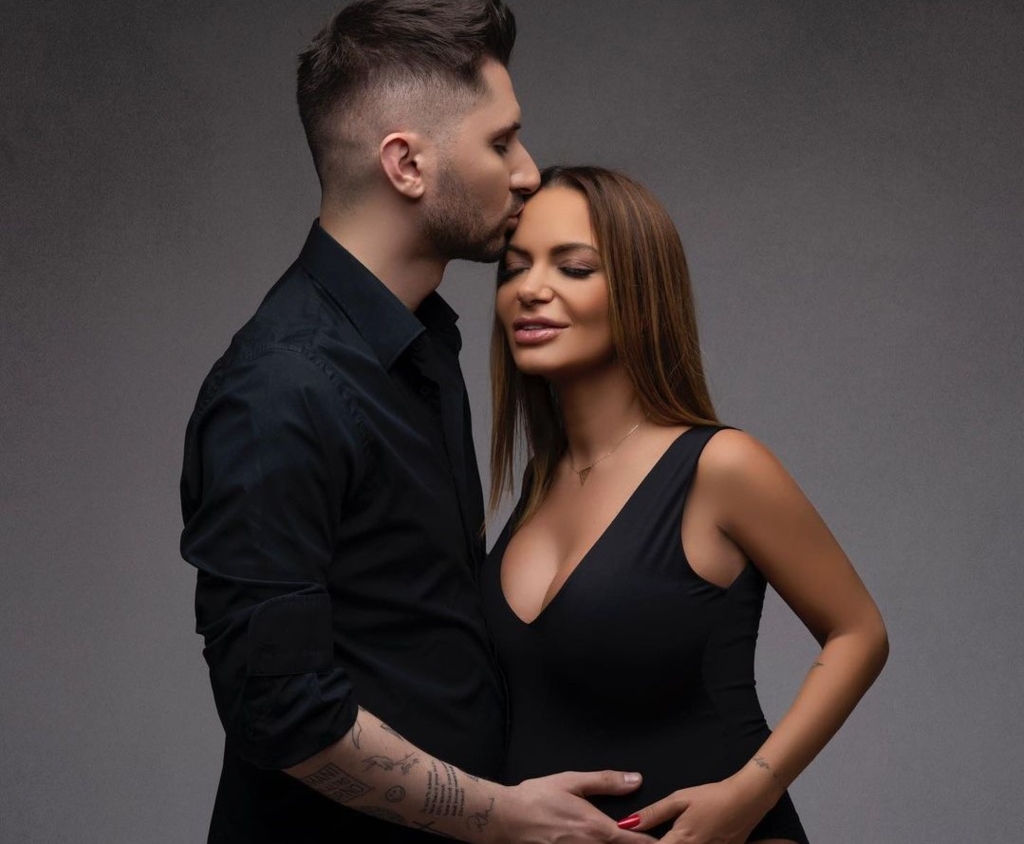 Andreea Antonescu, alături de iubitul Victor Vrânceanu, tatăl celei de-a doua fetiţe a sa. Sursa foto: Facebook