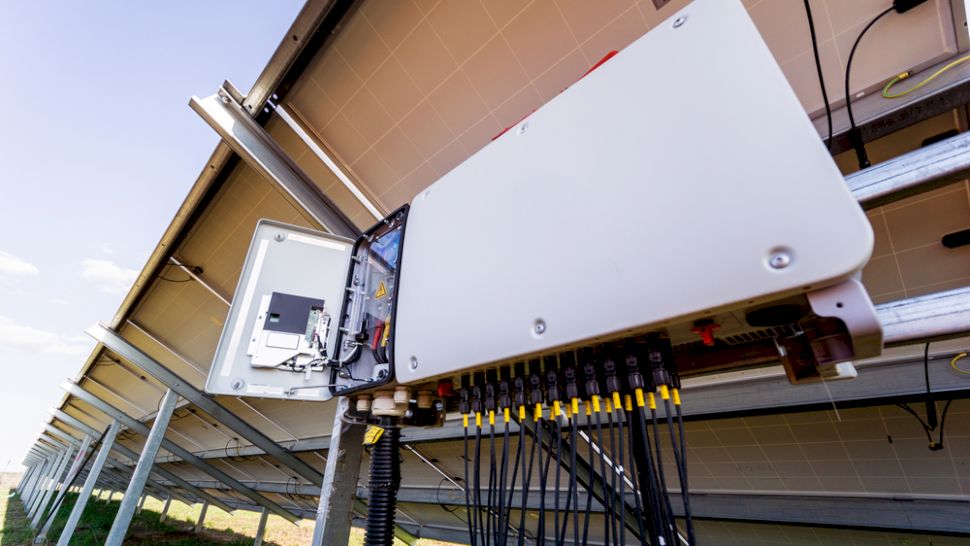 Invertorul Solar: Cum să maximizezi eficiența sistemului tău fotovoltaic