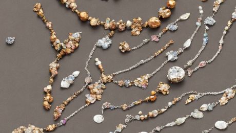 Răsfățați-vă cu o piesă frumoasă de bijuterie folosind codurile de reducere