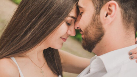 Râzi cu lacrimi. Ce au avut să-și spună doi iubiți în văzul lumii: ”Sunt pe plajă cu o blondă”. Răspunsul tinerei i-a surprins pe toți