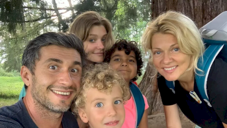 Afacerea prosperă a Danei Nălbaru: bomboane pentru adulți, cu aur și prosecco, și prăjituri botezate cu numele ei. Cum arată și cât costă