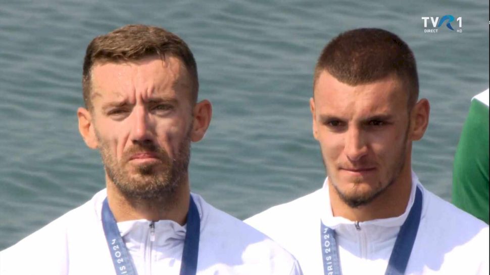 Băieții noștri au plâns de fericire pe podium după ce au luat aurul la canotaj! Imagini pline de emoție! Bravo, Sebastian Cornea şi Florian Enache