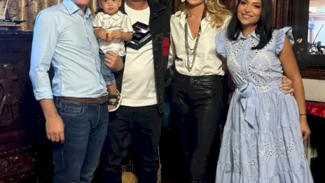 Nașul Borcea i-a tăiat moțul finului! Ce a ales băiețelul lui Nasrin Ameri de pe tăviță?! „A avut o tentativă să ia mingea…”