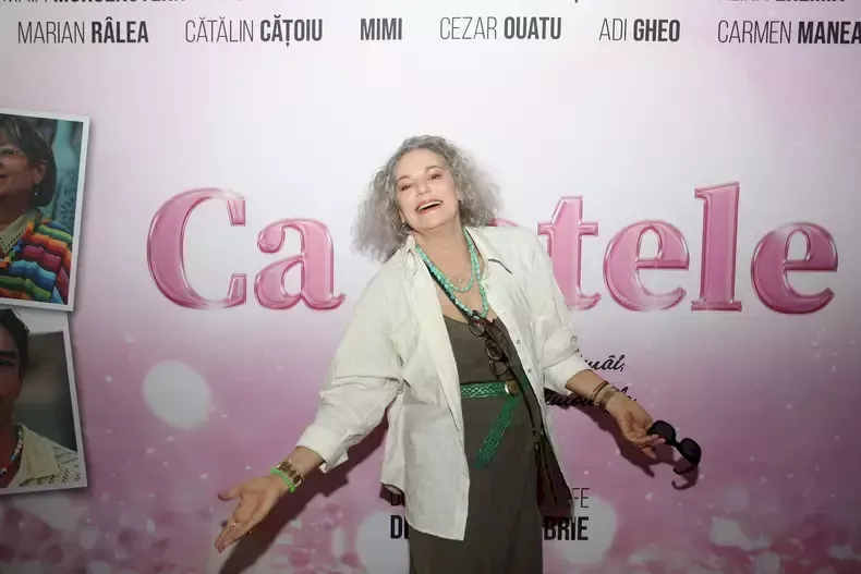 Maia Morgenstern, așa cum nu ai văzut-o niciodată! Îmbrăcată sport, de casă, actrița face șmotru și a pozat incendiar cu mătura!